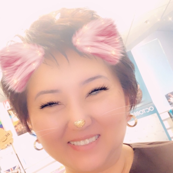 Meet your Posher, DeeDee - Picture 2 of 3